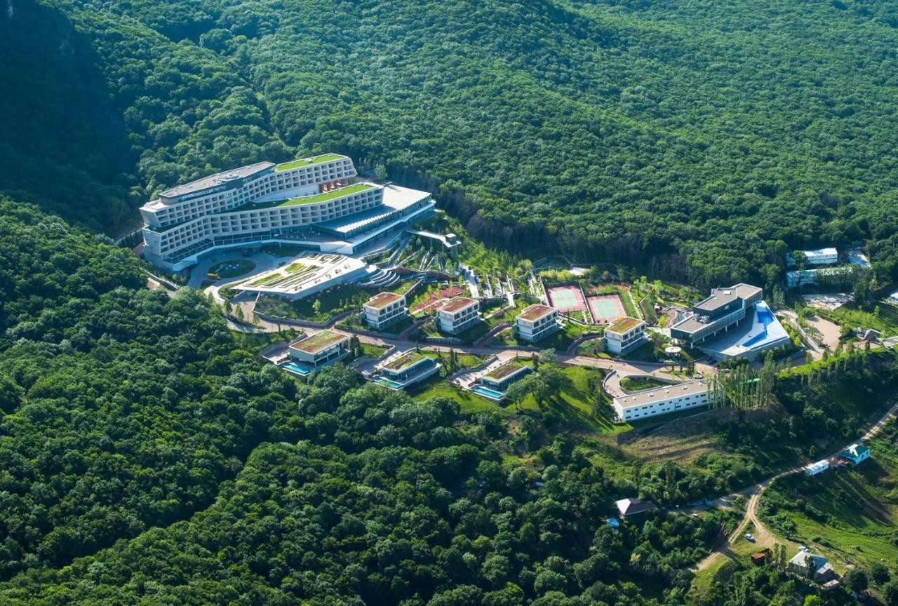 칼라알티 호텔 앤 스파 갈랄티 외부 사진 Aerial view of the resort